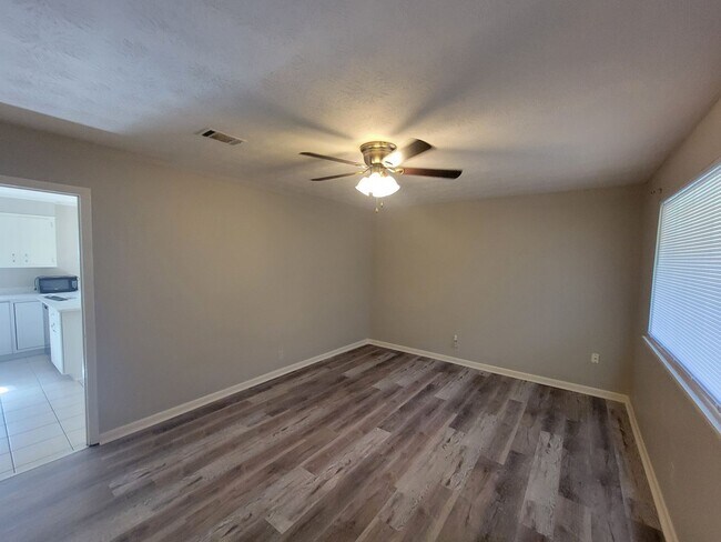 Building Photo - 225 Pecan Dr