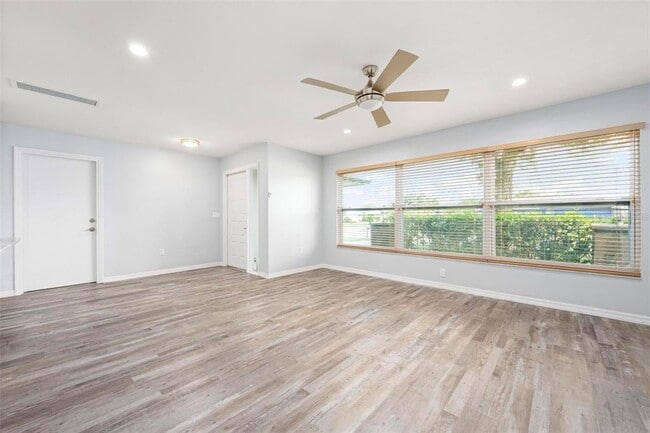 Building Photo - 1804 Oak View Dr