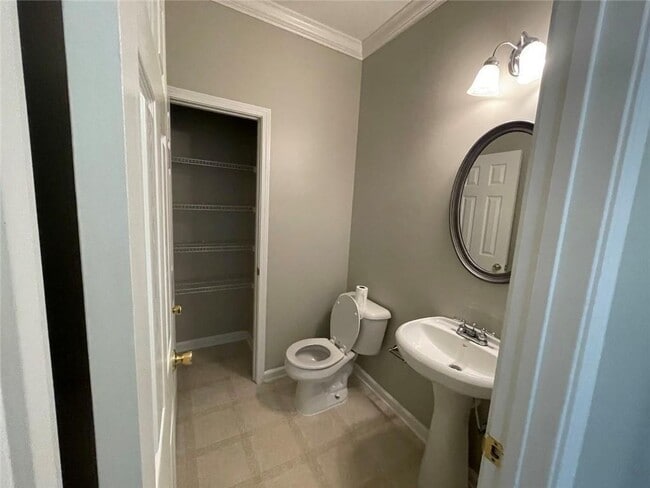 Building Photo - 807 Slope Creek Way