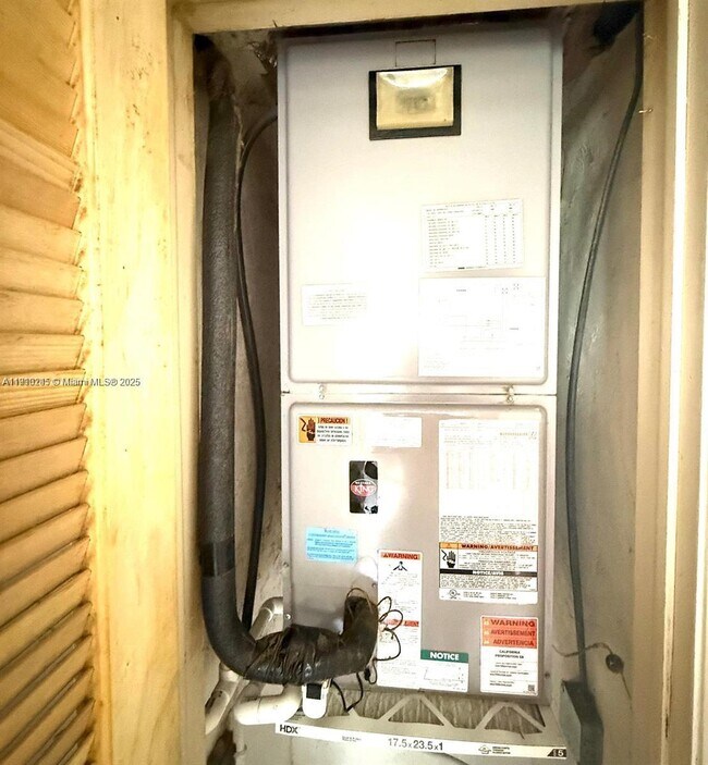 Building Photo - 1401 NE 191st St