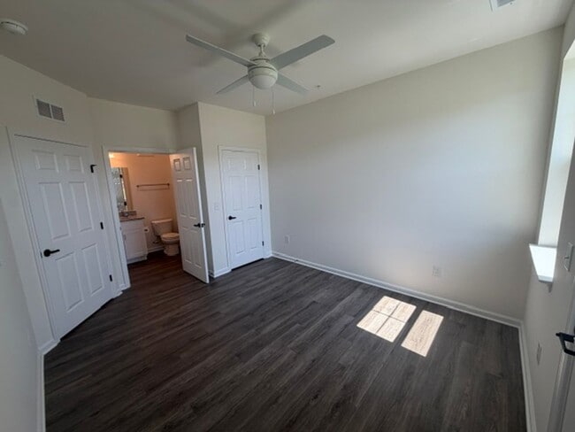 Building Photo - 2102 Emden Ln