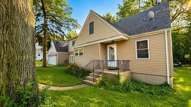 Building Photo - 34734 N Long Ave