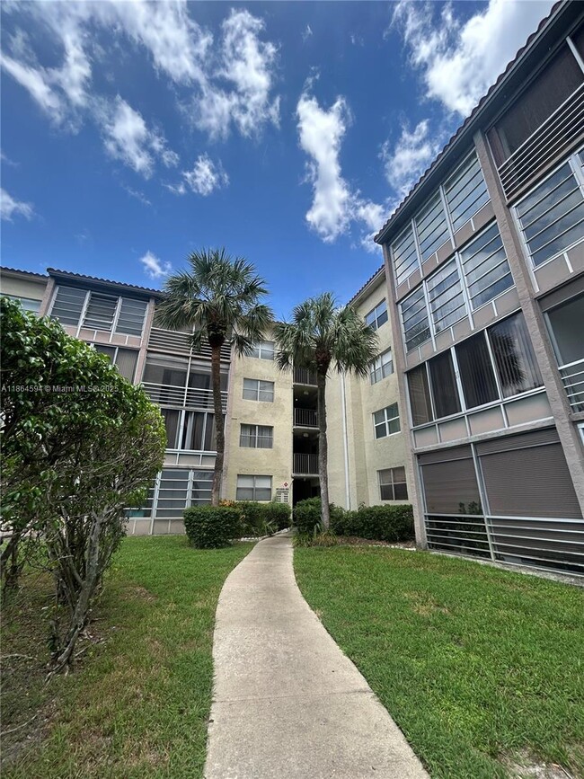 Building Photo - 1800 SW 81st Ave