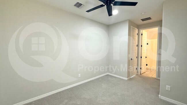 Building Photo - 26410 N Thornhill Dr