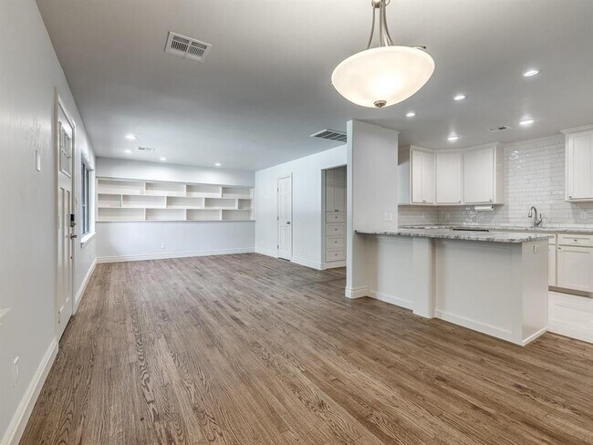 Building Photo - 1320 Avondale Dr