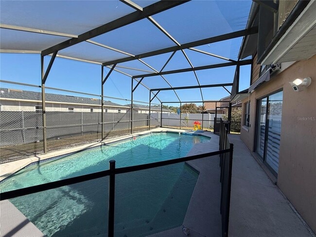 Building Photo - 227 Burning Tree Dr