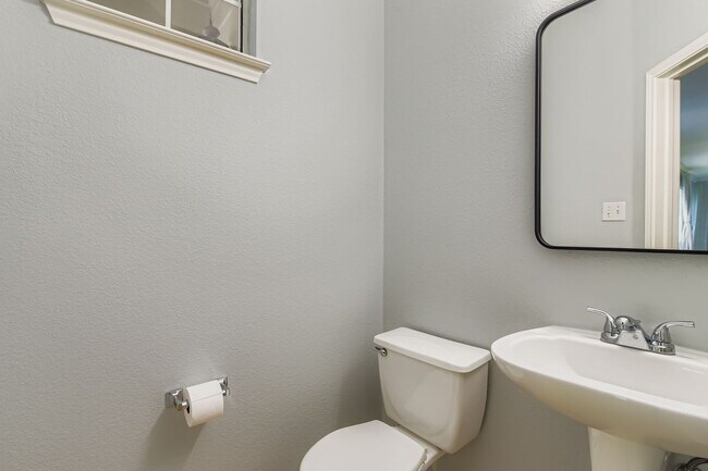 Building Photo - "Charming 3-Bed Townhouse Retreat with 151...