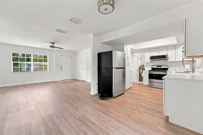 Building Photo - 2855 Dueby St