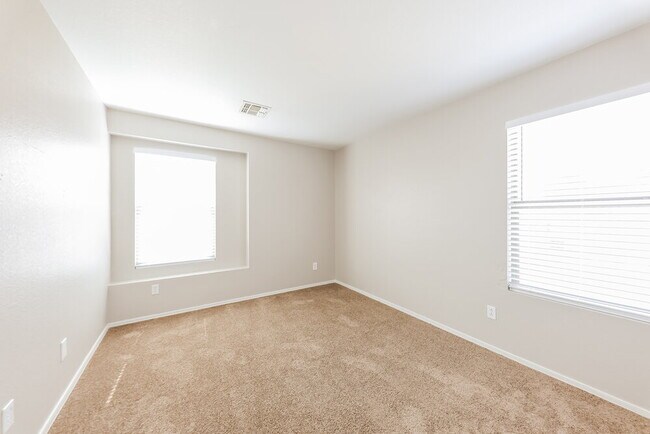 Building Photo - 9534 N 81st Dr