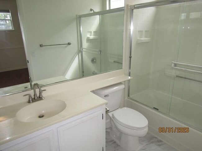 Building Photo - Beautifully updated single family house available NOW! $3,000 per month