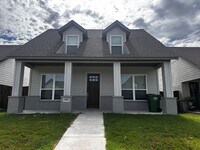 Building Photo - 3/2.5 Home in Inviting Neighborhood!!