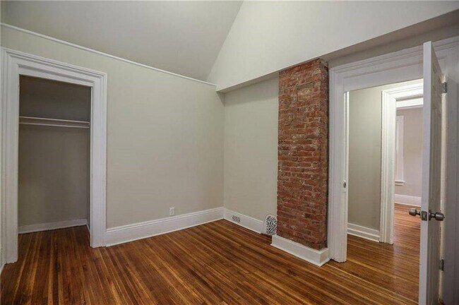 Building Photo - 32 Rowley St