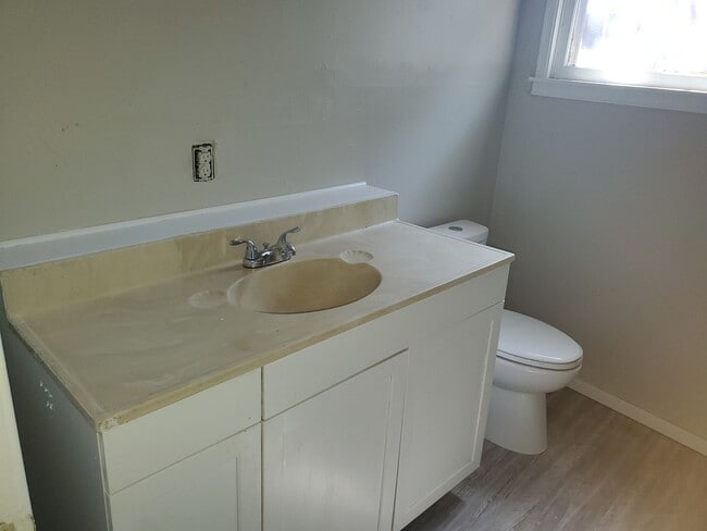 Building Photo - Affordable 2bed 1bath Home in the Village District!