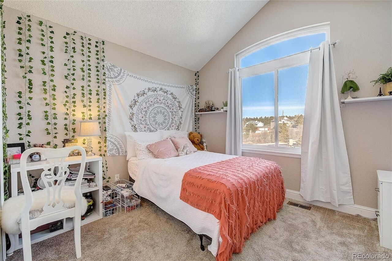 Building Photo - 1714 Foxfield Dr