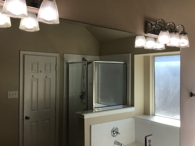 Building Photo - 6811 Shore Breeze Court