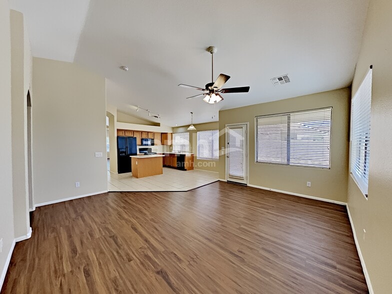 Building Photo - 7909 S 45th Ln