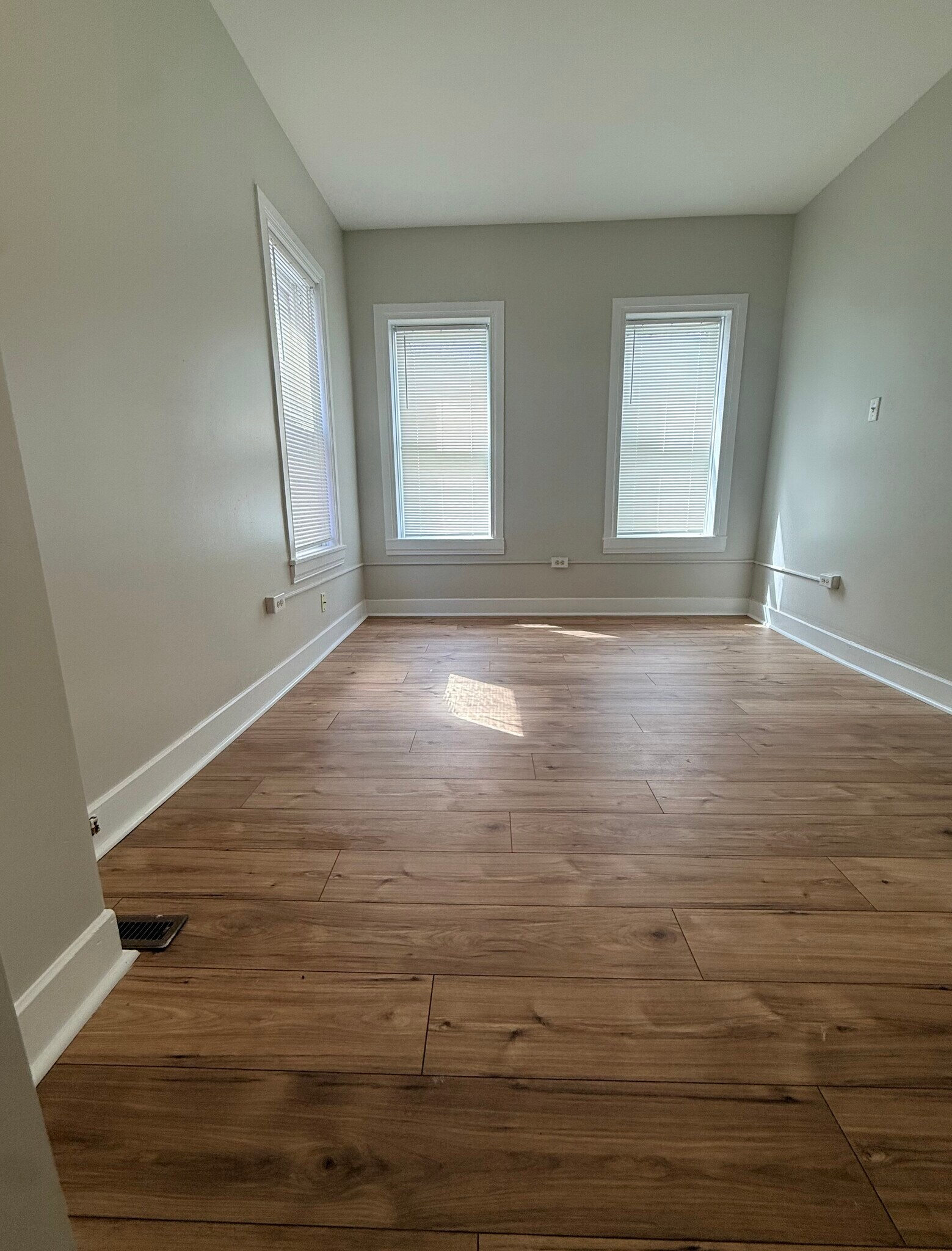 Building Photo - 1631 Mount Rose Ave