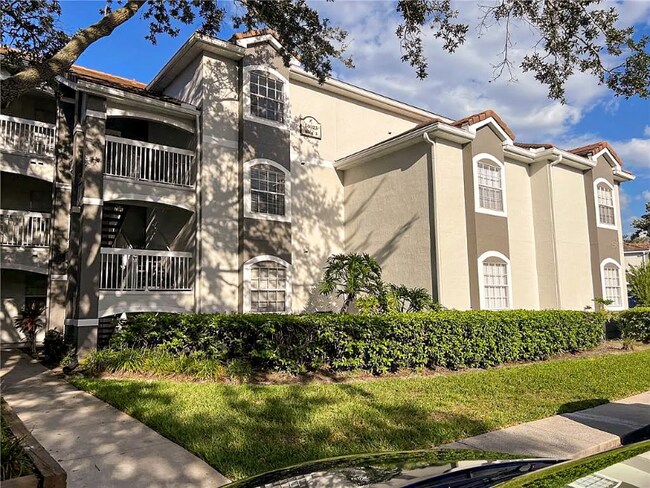 Building Photo - 14025 Fairway Island Dr