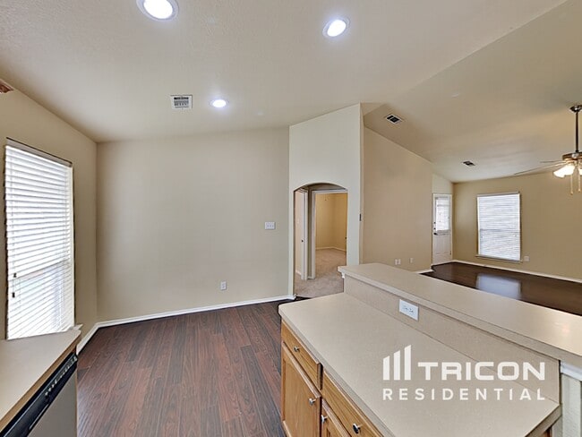 Building Photo - 1145 Boxwood Dr
