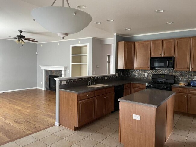 Building Photo - 12965 Banyon Cir