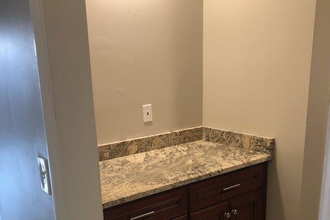 Building Photo - 370 Wallace Rd