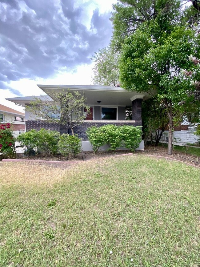 Primary Photo - Beautiful 4-Bedroom House