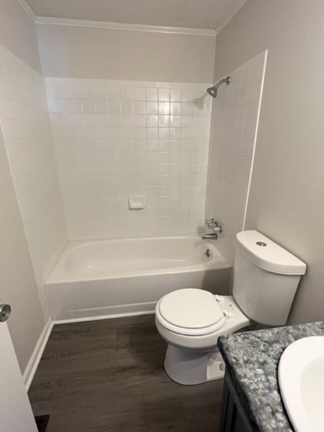 Building Photo - Two bedroom, 1 bath a duplex in Graham