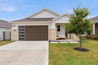 Building Photo - 1108 Chapote Ter