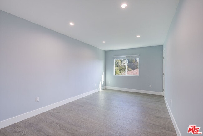 Building Photo - 355 Panama Ave