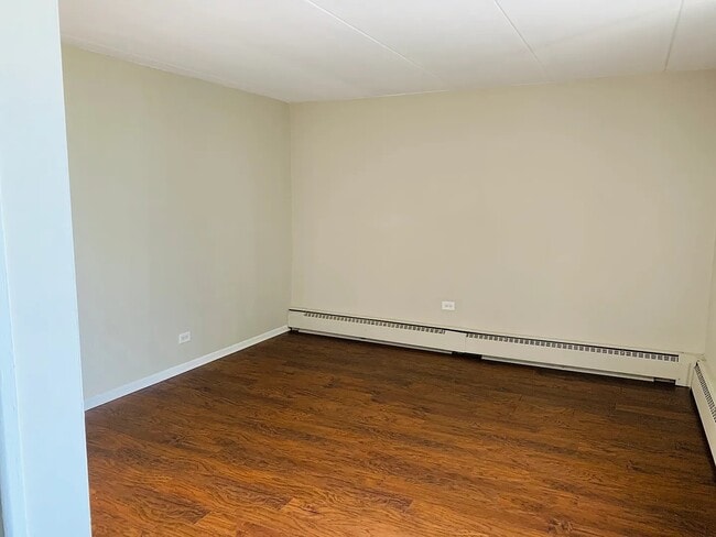 Building Photo - 225 S Rohlwing Rd