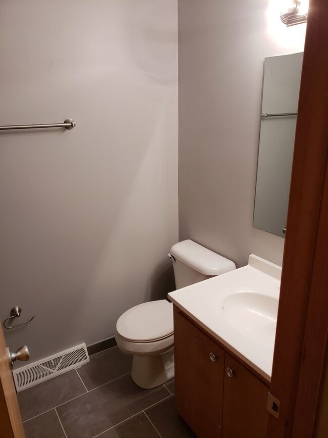 Building Photo - 3 Bed 2 Bath Spacious home!