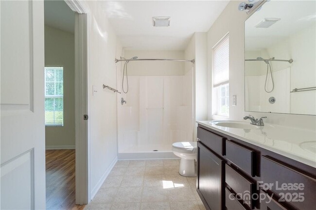 Building Photo - 108 Lookout Point Pl