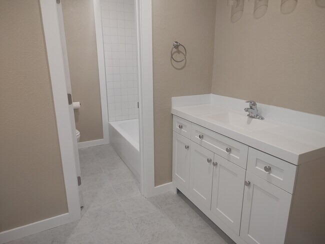 master vanity, bath - 113 NW Main St