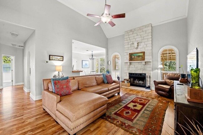 Building Photo - 11 Elmwood Cir