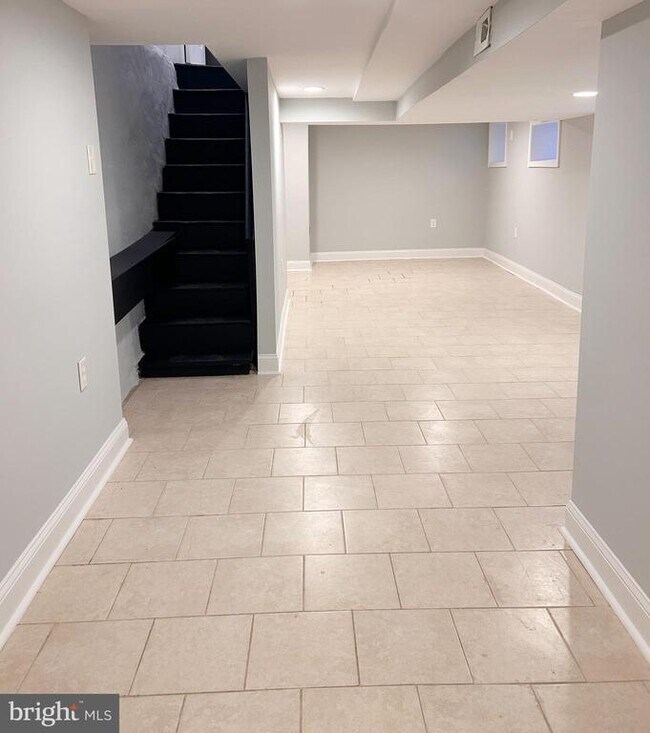 Building Photo - 157 E Duval St