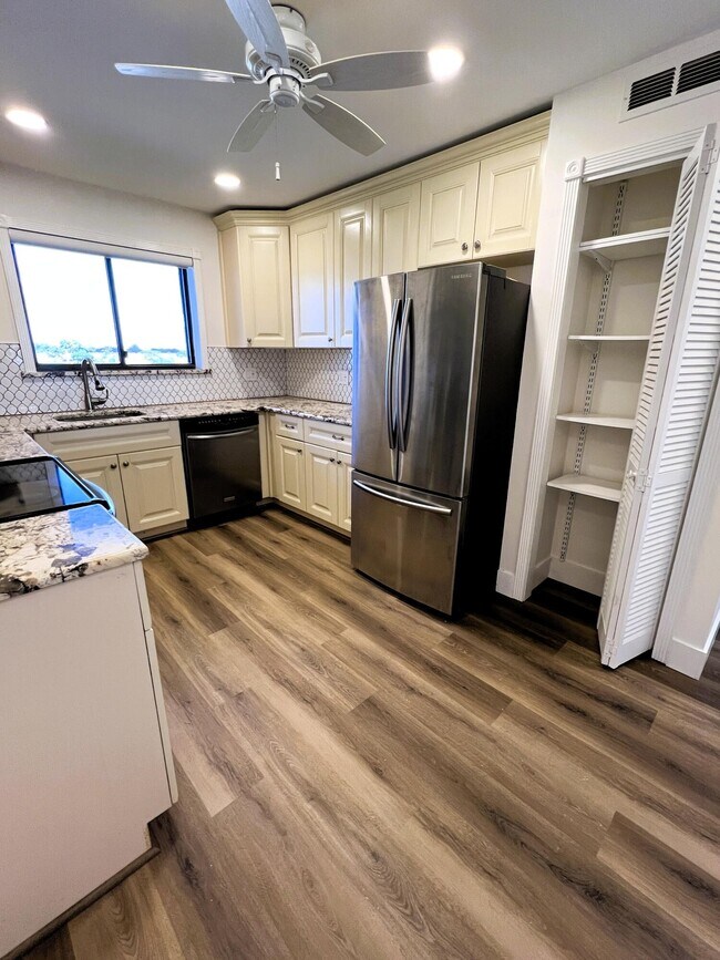 Building Photo - 7770 Tahiti Ln