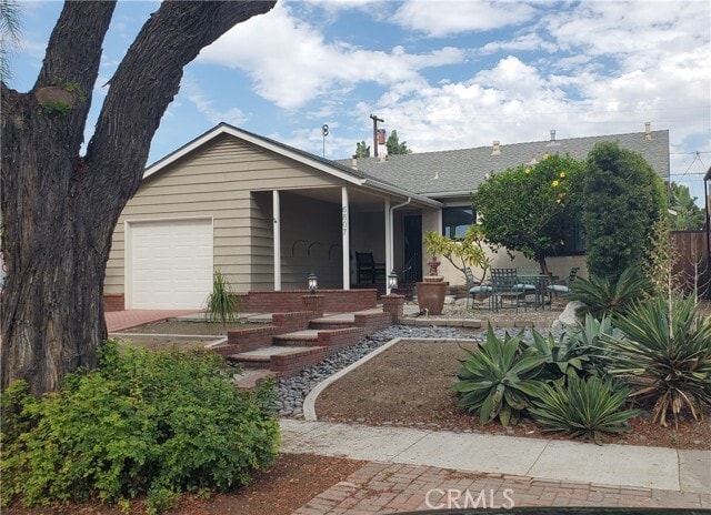 Primary Photo - 6807 E Belice St