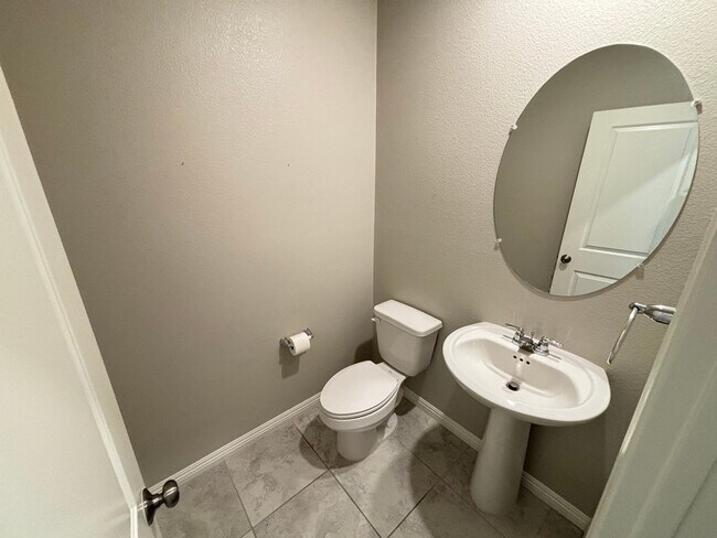 Building Photo - Stunning 3Bed/2Bath/2Car Townhome located in the N. Las Vegas/Tule Springs area!