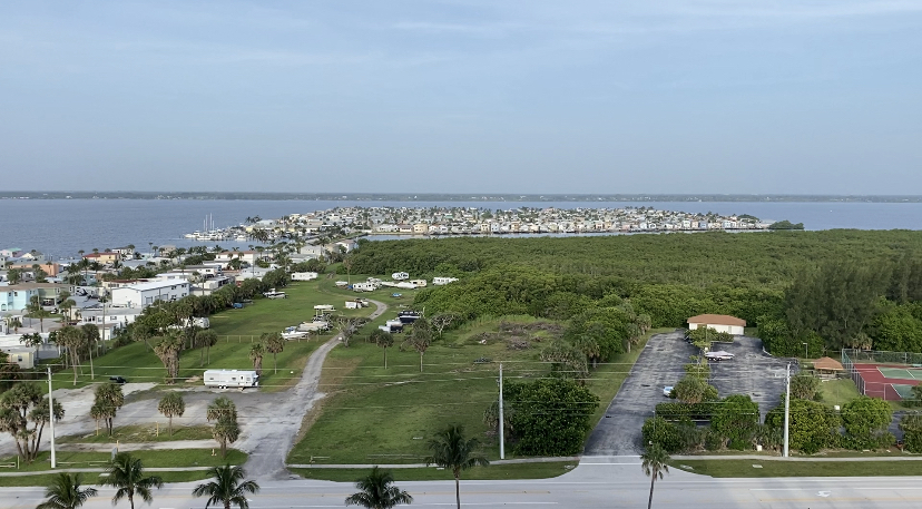 Building Photo - 9650 S Ocean Dr