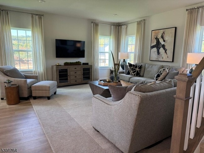 Building Photo - 2 Drake Ct