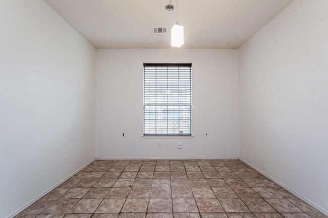Building Photo - 1235 Blackthorn Dr