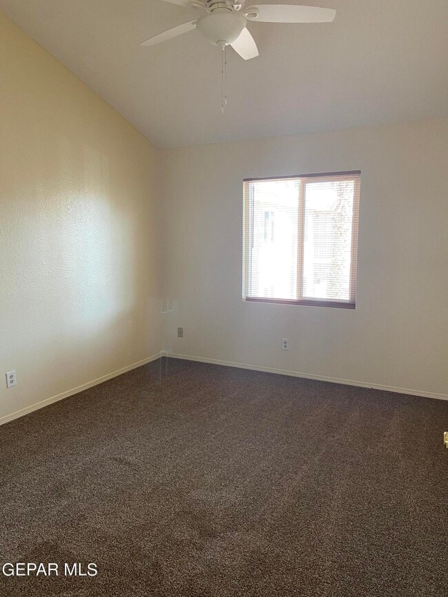 Building Photo - 591 Bartlett Dr