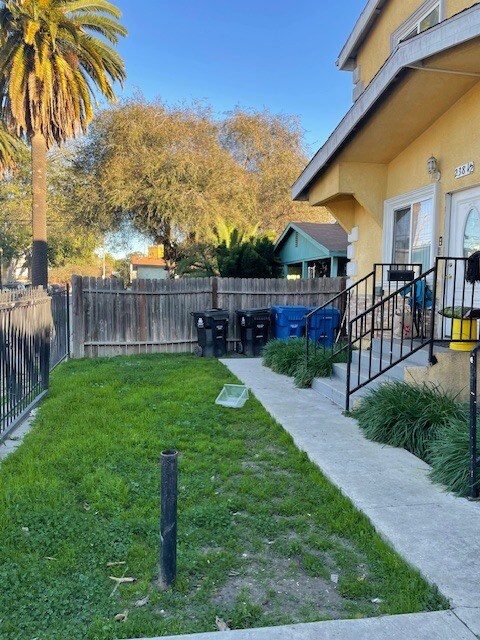 Building Photo - 238 E 73rd St