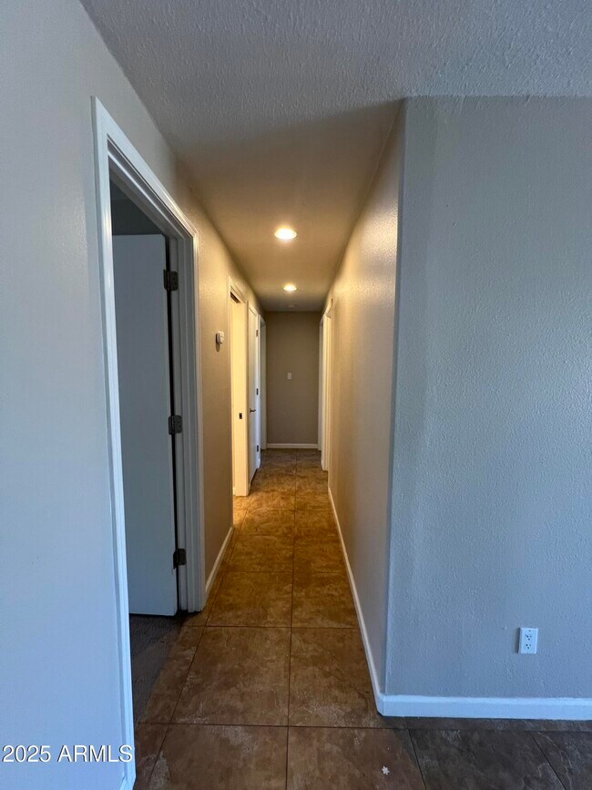 Building Photo - 233 E Huntington Dr