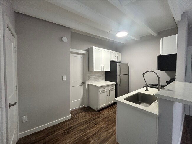 Building Photo - 219 Marshall St