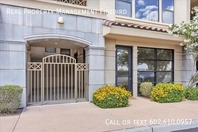 Building Photo - 7297 N Scottsdale Rd