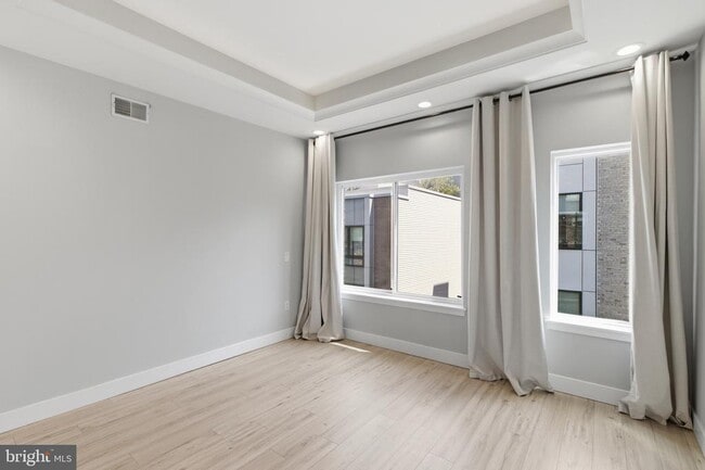 Building Photo - 1448 N Myrtlewood St