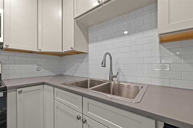 Building Photo - 2832 47th Ave S