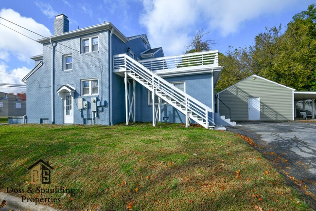 Building Photo - 409 Richardson Ave