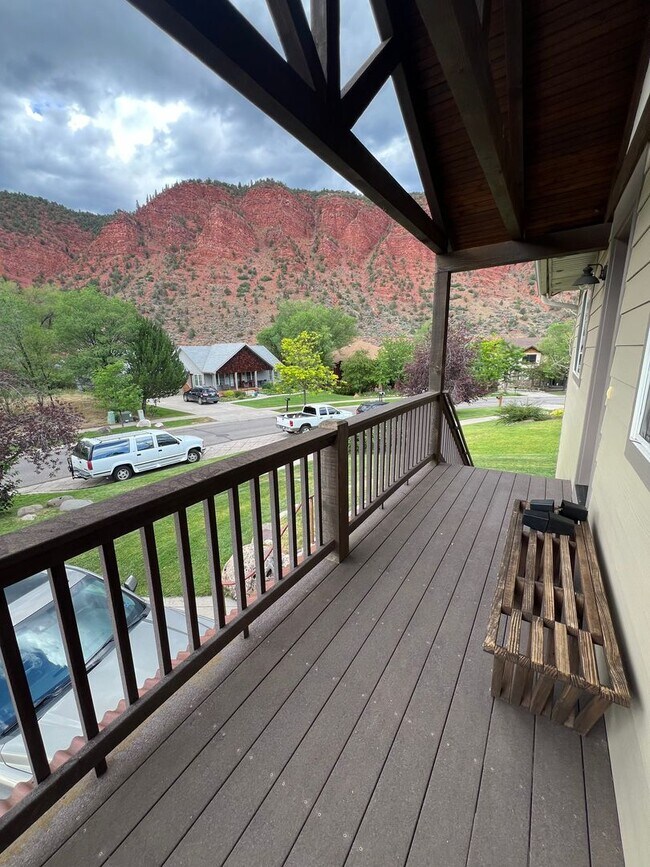 Building Photo - Three Bedroom Two Bath In Park East Subdivision